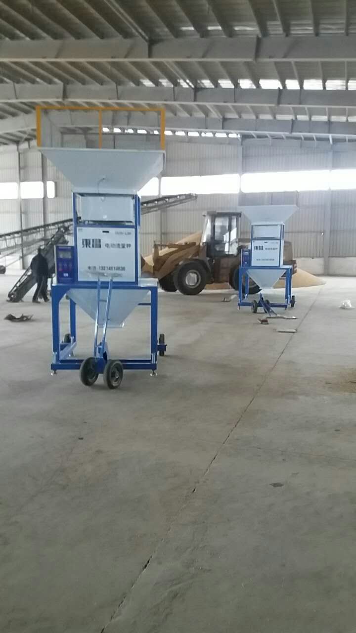 更多相關(guān)資料：  糧食出倉散集用電動(dòng)流量秤 黑龍江省電動(dòng)打包機(jī)出現(xiàn)零點(diǎn)波動(dòng)怎么處理 黑龍江流量秤實(shí)操簡單，上手快 黑龍江玉米脫粒機(jī)下方安裝流量秤計(jì)量結(jié)果能準(zhǔn)確嗎？ 大量散糧計(jì)量誤差大問題不容忽視 哈爾濱電動(dòng)定量打包機(jī)【智能包裝機(jī)】/自動(dòng)糧食包裝秤-的應(yīng)用 白砂糖全自動(dòng)包裝秤自動(dòng)化程度高嗎？
